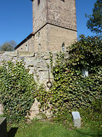 Das Halseisen an der Kirchhofswand in Oberellenbach, 2010 Vorschaubild