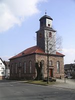 Alte und junge Linde vor der Kirche in Rommerode, 2010 Vorschaubild