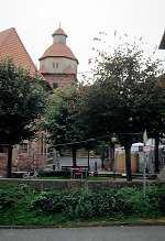 Der Gerichtsplatz in Bischhausen mit neuen Linden, 2000 Vorschaubild