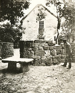 Der Gerichtstisch und die Kirche in Altenritte, um 1900 Vorschaubild
