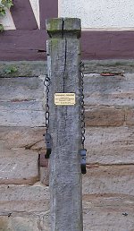 Der Schandpfahl mit zwei Handschellen in Altenstädt (Nachbildung), 2010 Vorschaubild