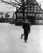 Der Anger in Gieselwerder mit Friedenseiche, 1941 Vorschaubild