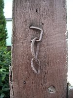Kette des gestohlenen Halseisens am Backhaus in Alberode, 2010 Vorschaubild