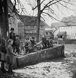 Kinder in Haddamar auf dem Dorfplatz um 1940 Vorschaubild