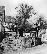 Der Gerichtsplatz in Nausis, um 1938 Vorschaubild