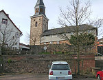 Der ehemalige Gerichtsplatz vor der Kirche in Zwesten, 2010 Vorschaubild