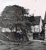 Der Zentgerichtsplatz in Kirch-Brombach mit defekter Mauer (um 1920) Vorschaubild