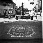 Der Platz der ehemaligen Gerichtslinde in Langen (Foto Frölich um 1938) Vorschaubild