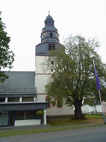 Linde vor der Kirche in Langgöns, 2014 Vorschaubild