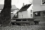 Gerichtstisch und Bänke und Goßfelden, 1966 Vorschaubild